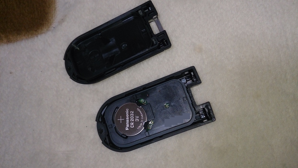 ダイハツ車 軽自動車 普通車 のスマートキー 電子カードキー の電池交換方法について ブログでぽん クルマの部屋