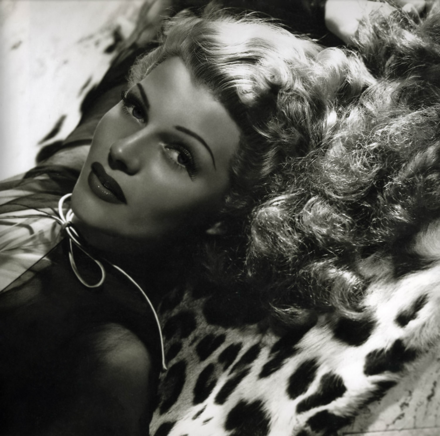 DRAGON: Beautiful Women / Rita Hayworth