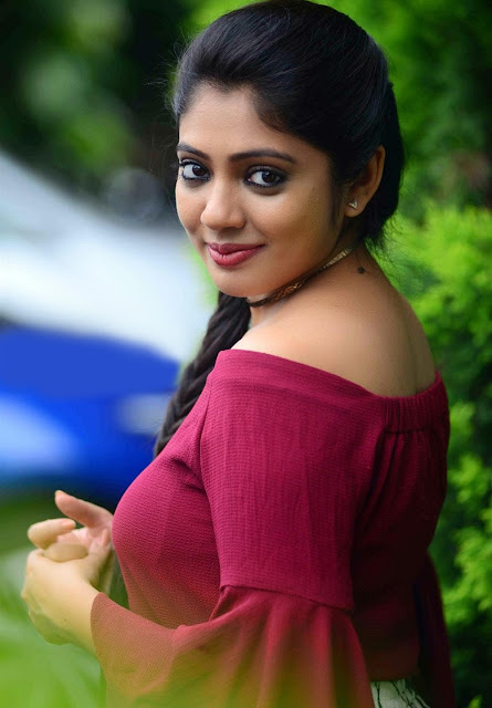 Kettiyolaanu Ente Malakha Actress Veena Nandakumar