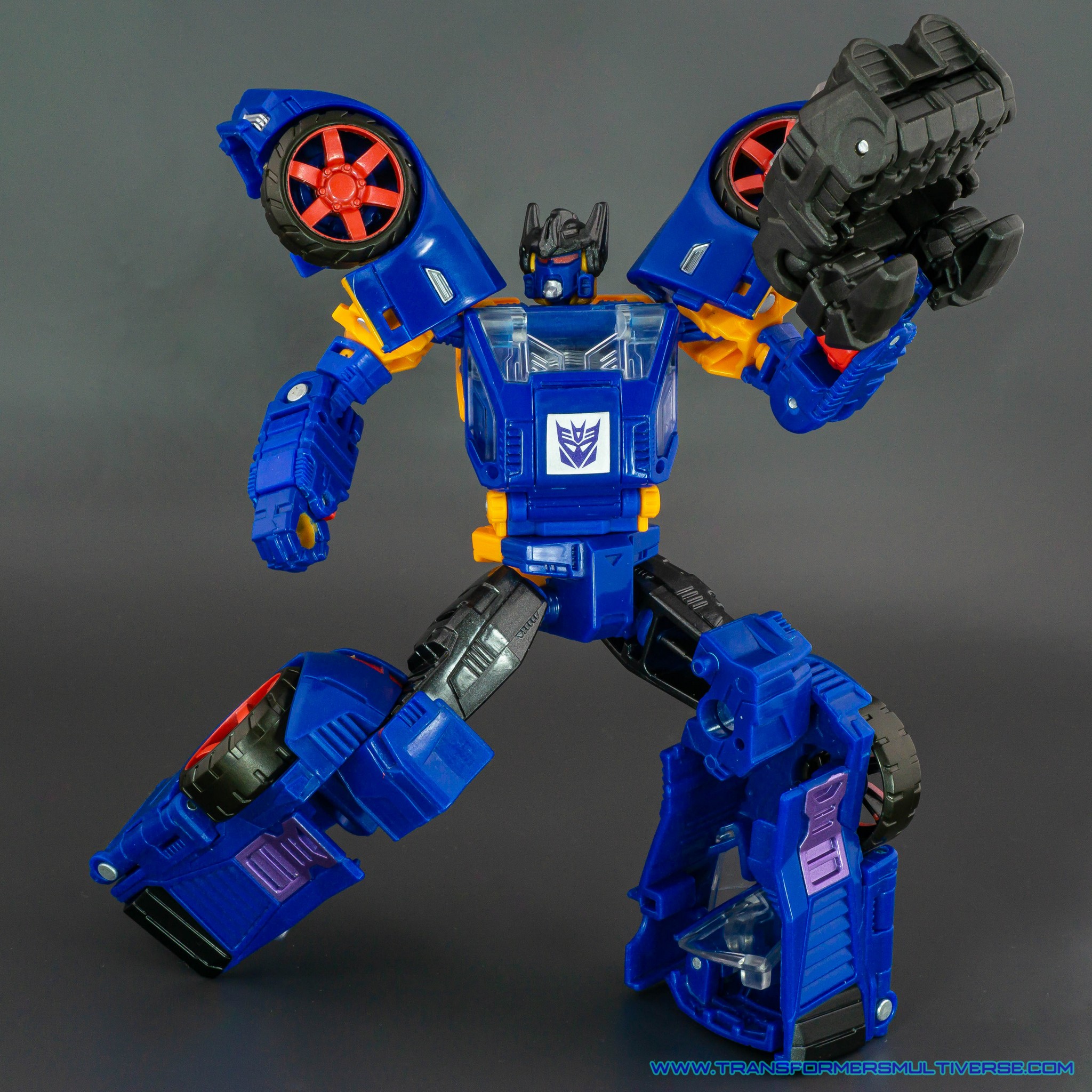 Transformers Power of the Primes Counterpunch robot mode posed alternate pose