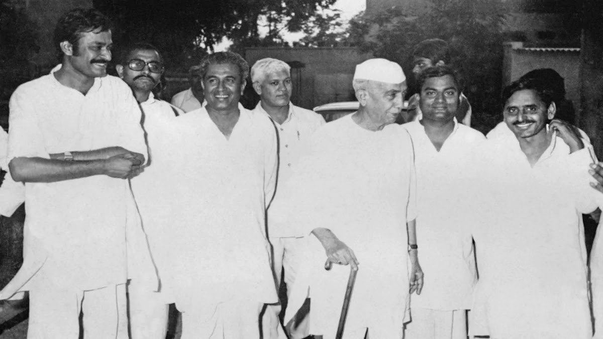 chaudhary charan singh education, chaudhary charan singh photo, chaudhary charan singh image, kisan diwas, farmers prime minister of india, chaudhary charan singh in marathi, charan singh biography, चरण सिंग मराठी माहिती, भारताचे पाचवे पंतप्रधान, fifth prime minister of india, शेतकऱ्यांचा पंतप्रधान, National Farmers Day