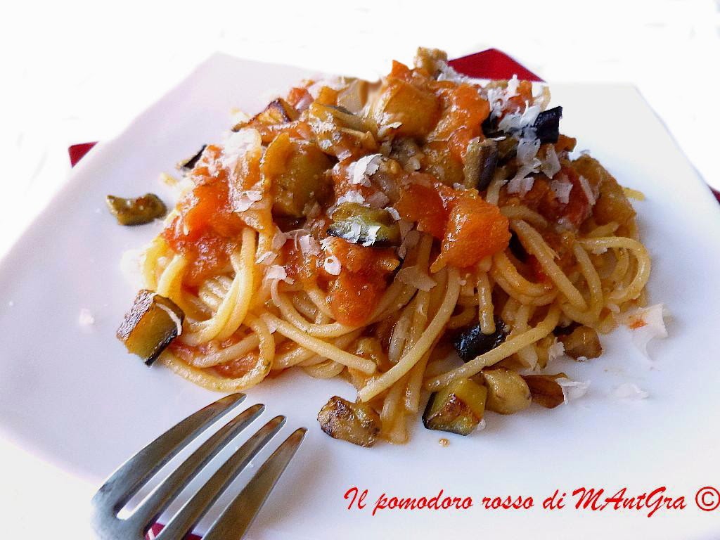 Il Pomodoro Rosso di MAntGra: Spaghetti con melanzane e pesto