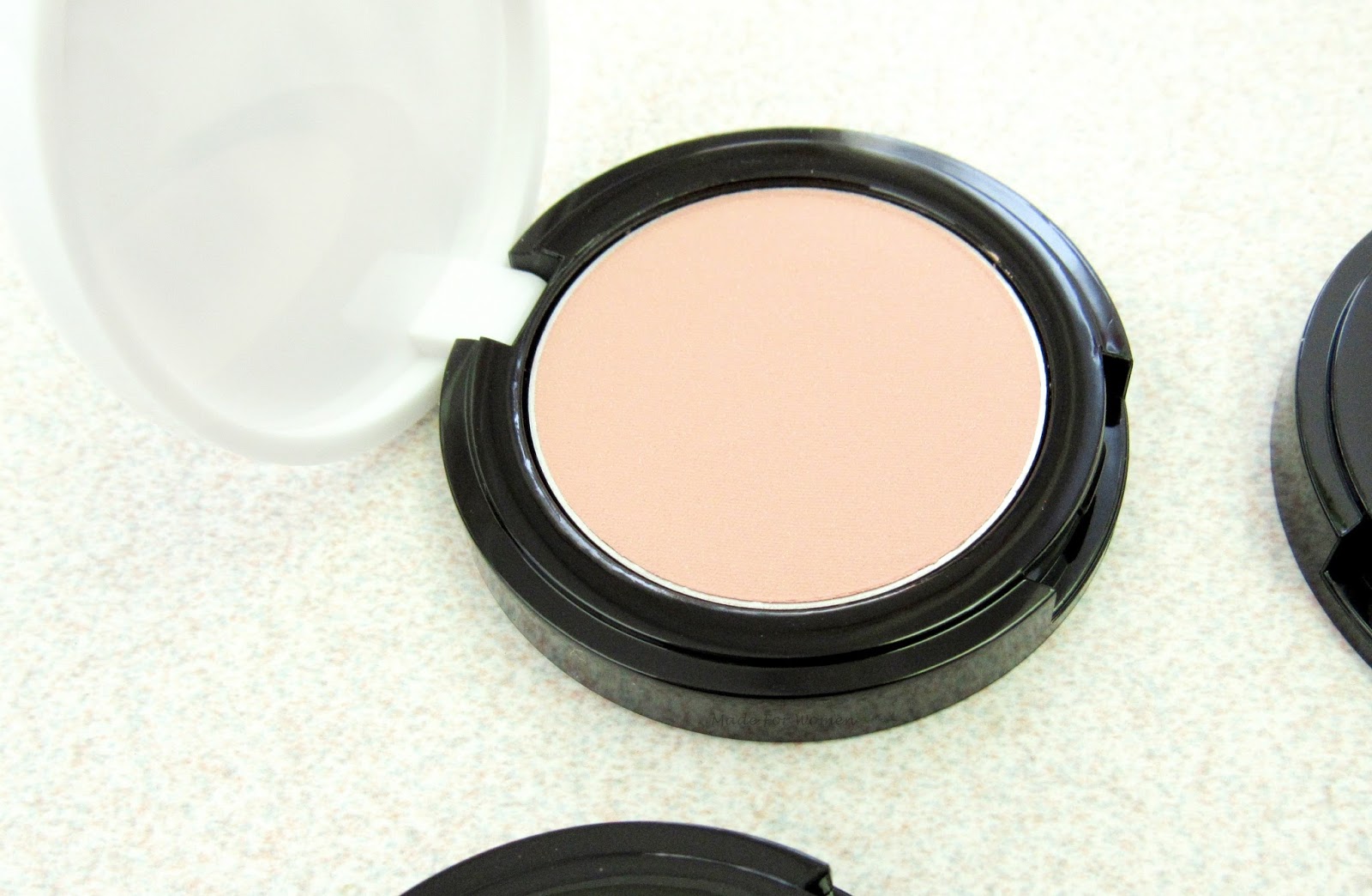 Avon MARK. be blushed powder blusher