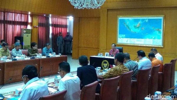 Menko Mahfud: Ada 24 UU Penanganan Laut yang Tumpang Tindih Menko Mahfud: Ada 24 UU Penanganan Laut yang Tumpang Tindih