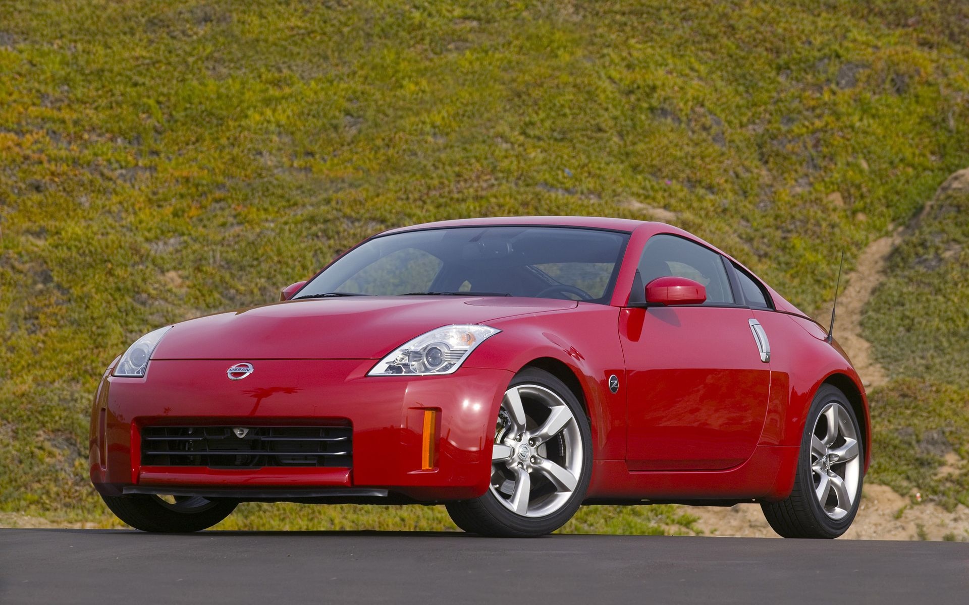 Спорткар Ниссан 350z