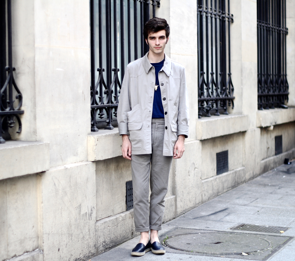 BLOG-MODE-HOMME-VOYAGE-agnesb-defile-ss17-ete-2017-pantalon-large-cropped-lin-made-in-france-tshirt-maille-veste-travailleur-beige-espadrilles-cuir-charentaises