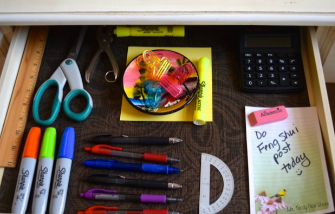 How To Feng Shui Your Desk: Want to improve your chances for prosperity, recognition, career, health and relationships? Just rearrange the stuff on your desk! Ms. Toody Goo Shoes #fengshui How To Feng Shui Your Desk: Want to improve your chances for prosperity, recognition, career, health and relationships? Just rearrange the stuff on your desk! Ms. Toody Goo Shoes #fengshui