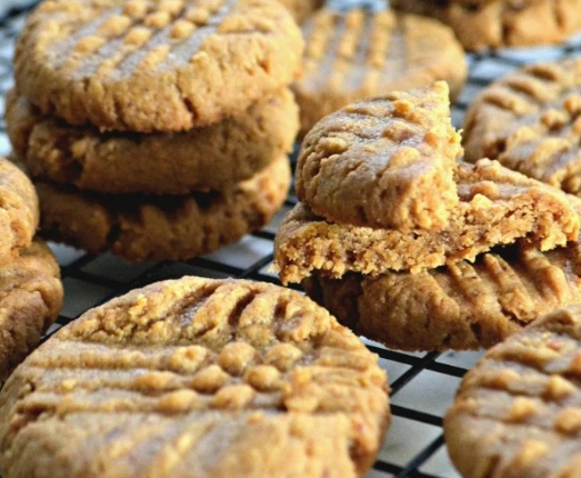 3-Ingredient Low Carb Peanut Butter Cookies