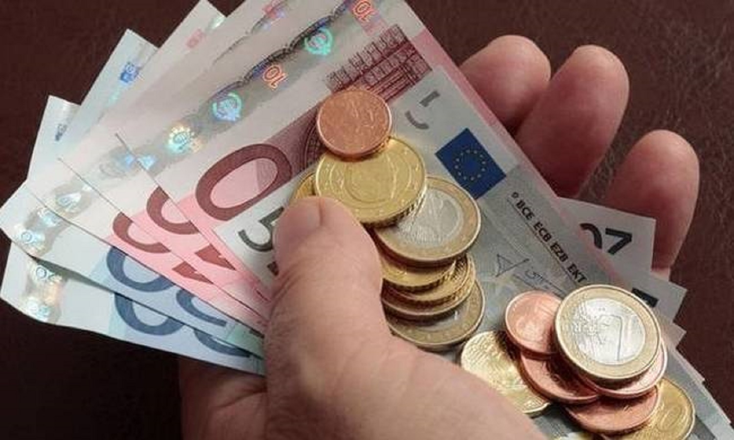 заработок в германии. деньги евро. пособие евро. заработная плата евро. зарплата в евро.