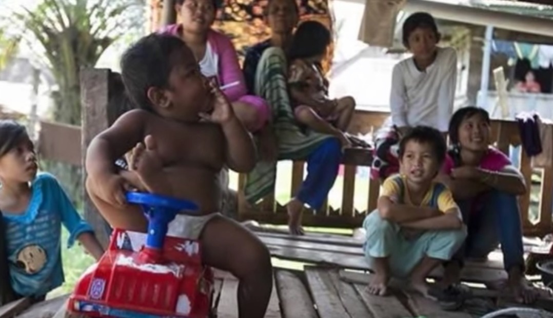 By the time the story went viral, he'd gotten up to 40 cigarettes a day. - Remember The Chain Smoking Baby? Look At What He’s Doing Now. By the time the story went viral, he'd gotten up to 40 cigarettes a day. - Remember The Chain Smoking Baby? Look At What He’s Doing Now.