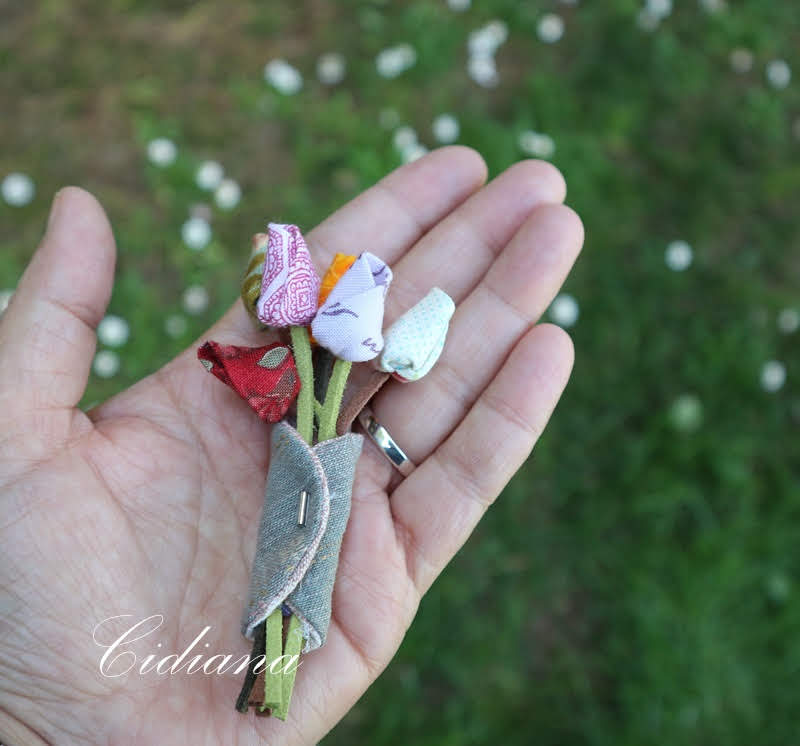 Cidiana: broche flores de tela