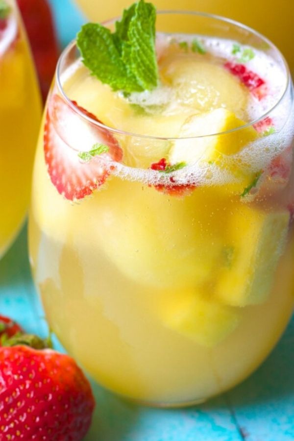SPARKLING PINEAPPLE STRAWBERRY PUNCH Foods Favorite