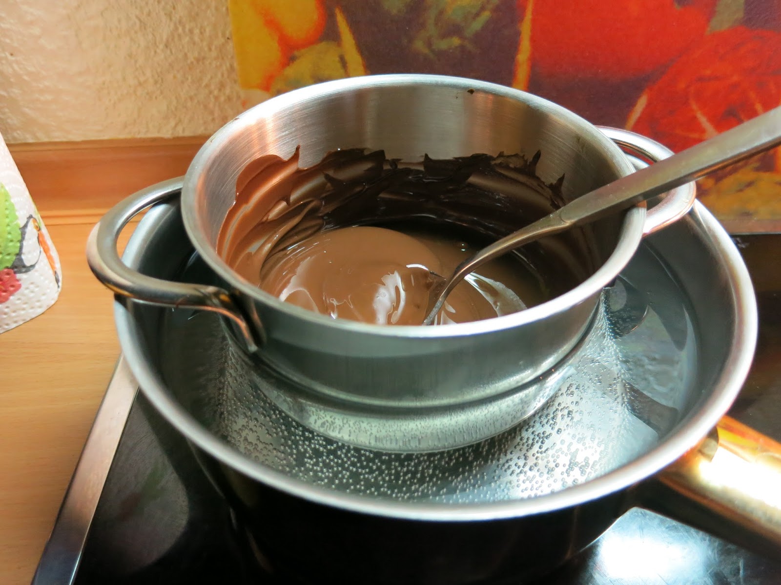 Selbstgemachte Schokolade mit Walnusskaramell und Salz