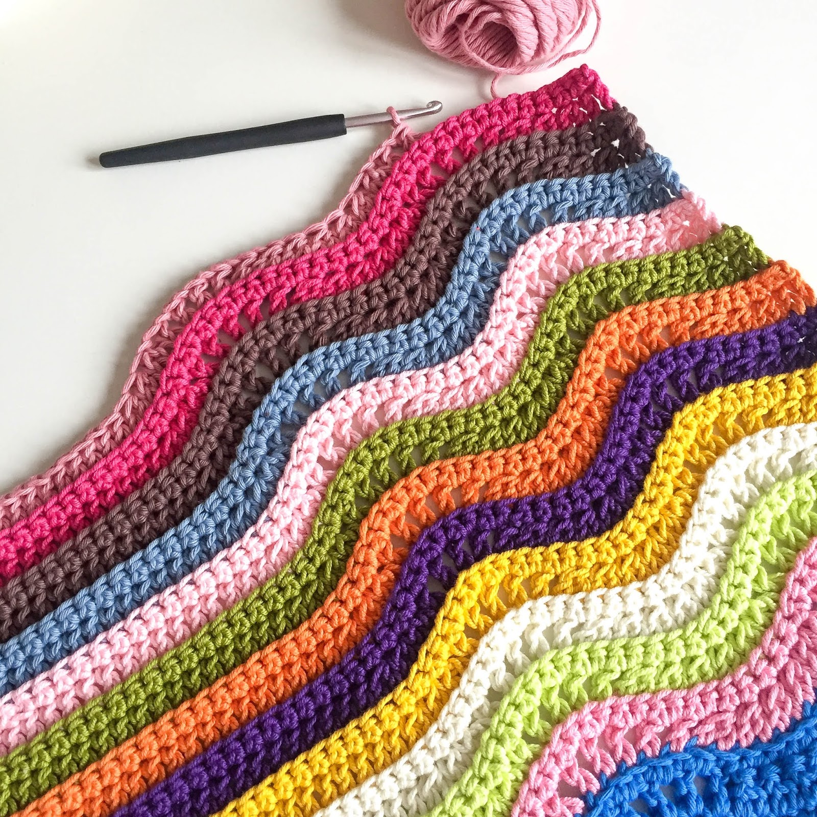 Crochet blanket in layers of waves - step by step free