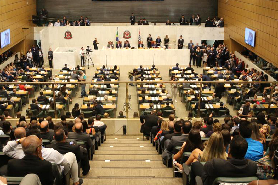 Política Parlamentares tomam posse na Assembleia Legislativa
