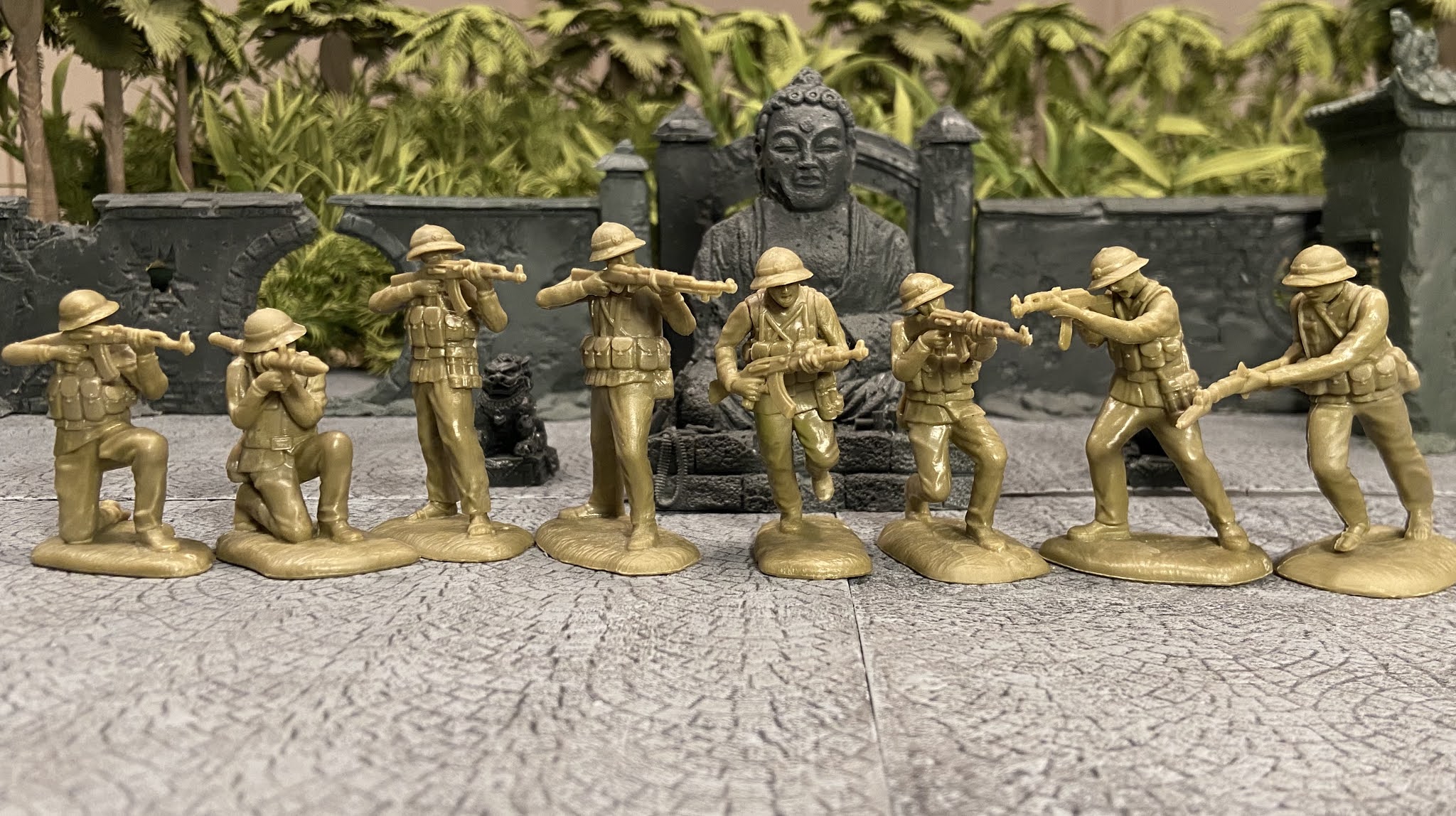 Plastic Platoon NVA Assault Troop with mortar Vietnam War 1/32 Toy Soldiers