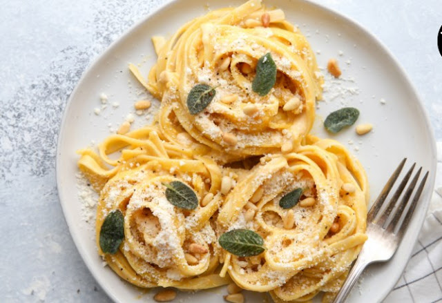 Creamy Pumpkin Alfredo #dinner #pasta