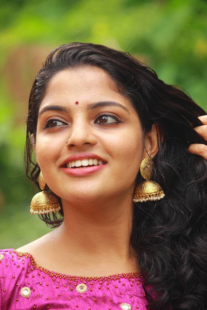 Tamil Actress Nikhila Vimal Actress Photo Gallery Navel Queens