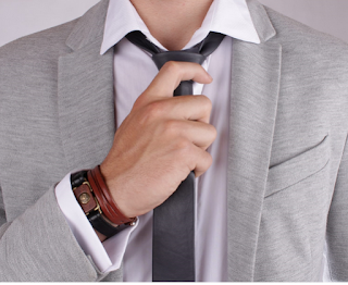 http://www.boutique-cuir.fr/maroquinerie-et-accessoires/cravates/cravate-slim-en-cuir-souple.html