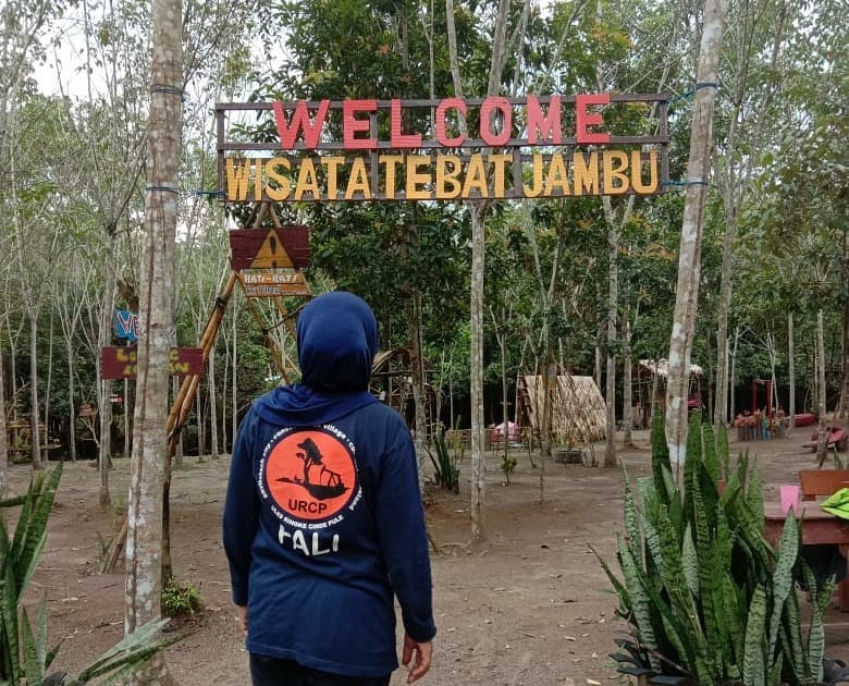 Menuju Objek wisata Alam Tebat Jambu, Kecamatan Tanah