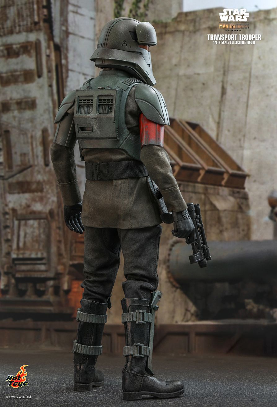 The Mandalorian Transport Trooper Hot Toys