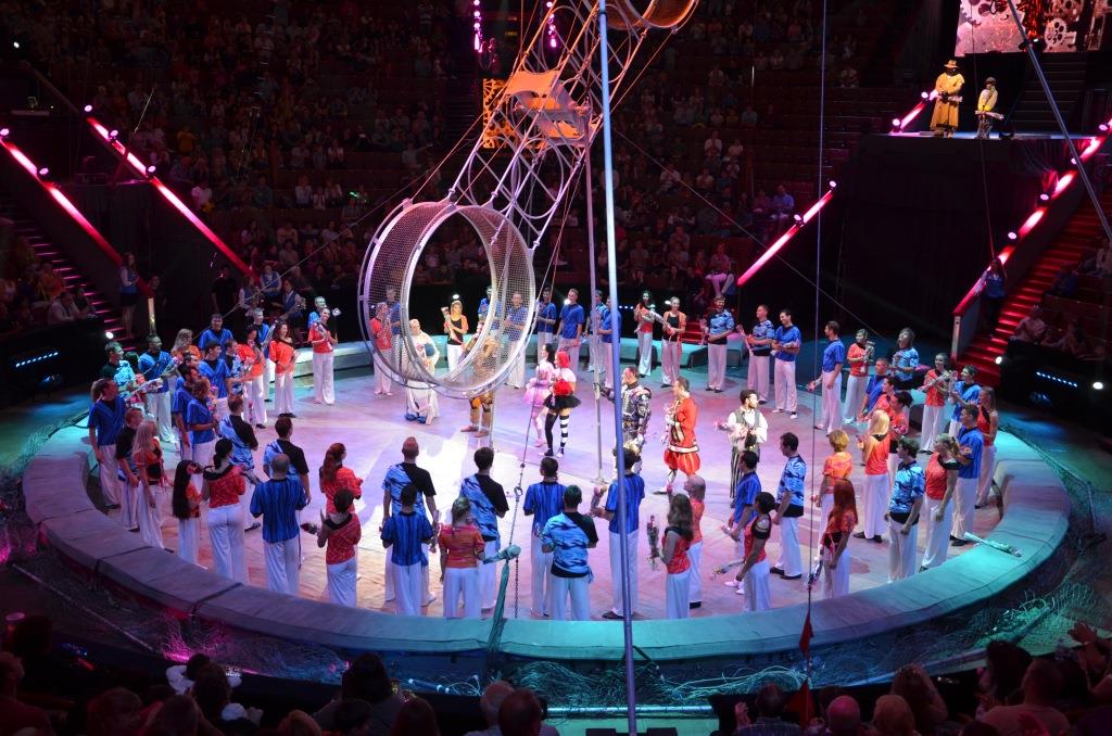 цирки россии. Circus на русском. Circus на русском. сцена цирка. цирковой шатер шапито заброшенный.