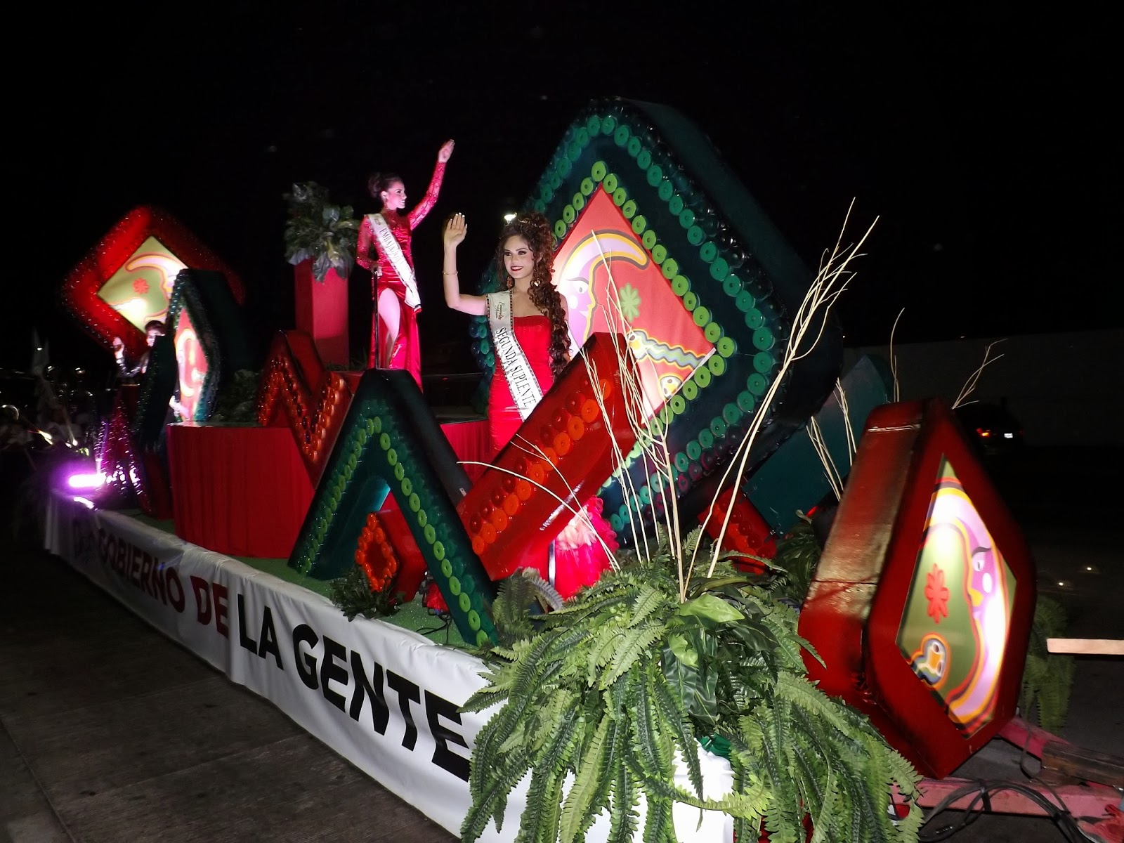ESPECTACULAR DESFILE DE FERIA Archivo COMUNICARTE TEPIC