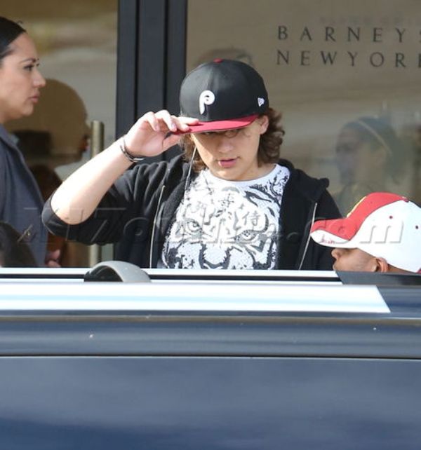 Blanket Jackson Forever Prince sale de compras con su novia Remi (Jun 06)