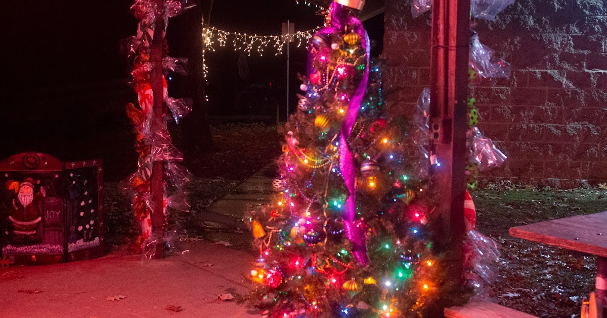 Paris Landing Tourism League Photos from Santa's Night of Lights 2018