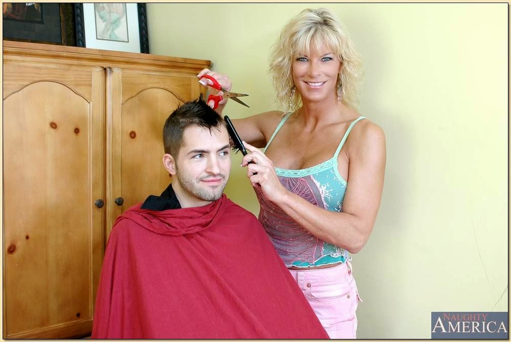 My friend mom. My friend mom. рэйчел кавалли 365. Vanessa cage и пасынок. зрелая блондинка викки.