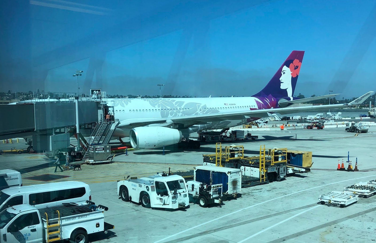 GREAT EATS HAWAII HAWAIIAN AIRLINES SAN DIEGO TO HONOLULU