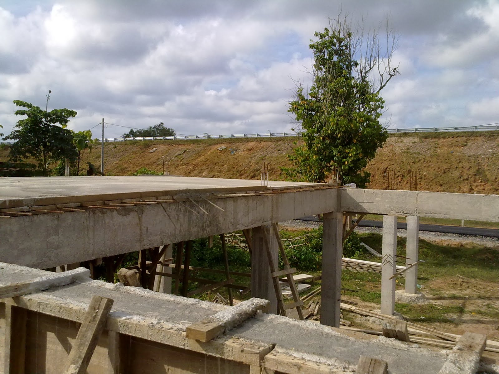 Hartanah Property Terengganu: Lantai Konkrit