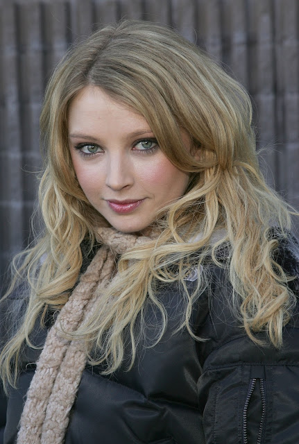 BH - TI: Elisabeth Harnois American Actress