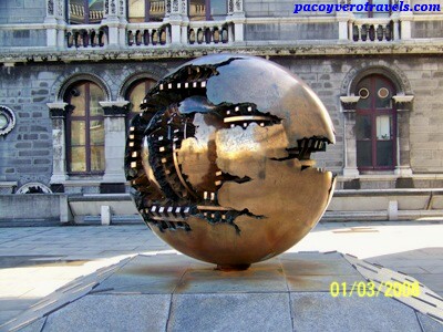 Escultura Pomodoro