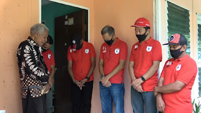 Manajemen Kunjungi Pendiri Persipura, Sekaligus Rayakan Hut