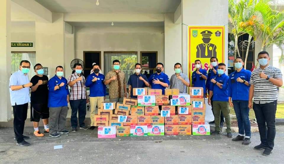 Nakes dan Pasien Covid-19 di Asrama Haji Mendapat Bantuan dari IKAPTK Batam Nakes dan Pasien Covid-19 di Asrama Haji Mendapat Bantuan dari IKAPTK Batam