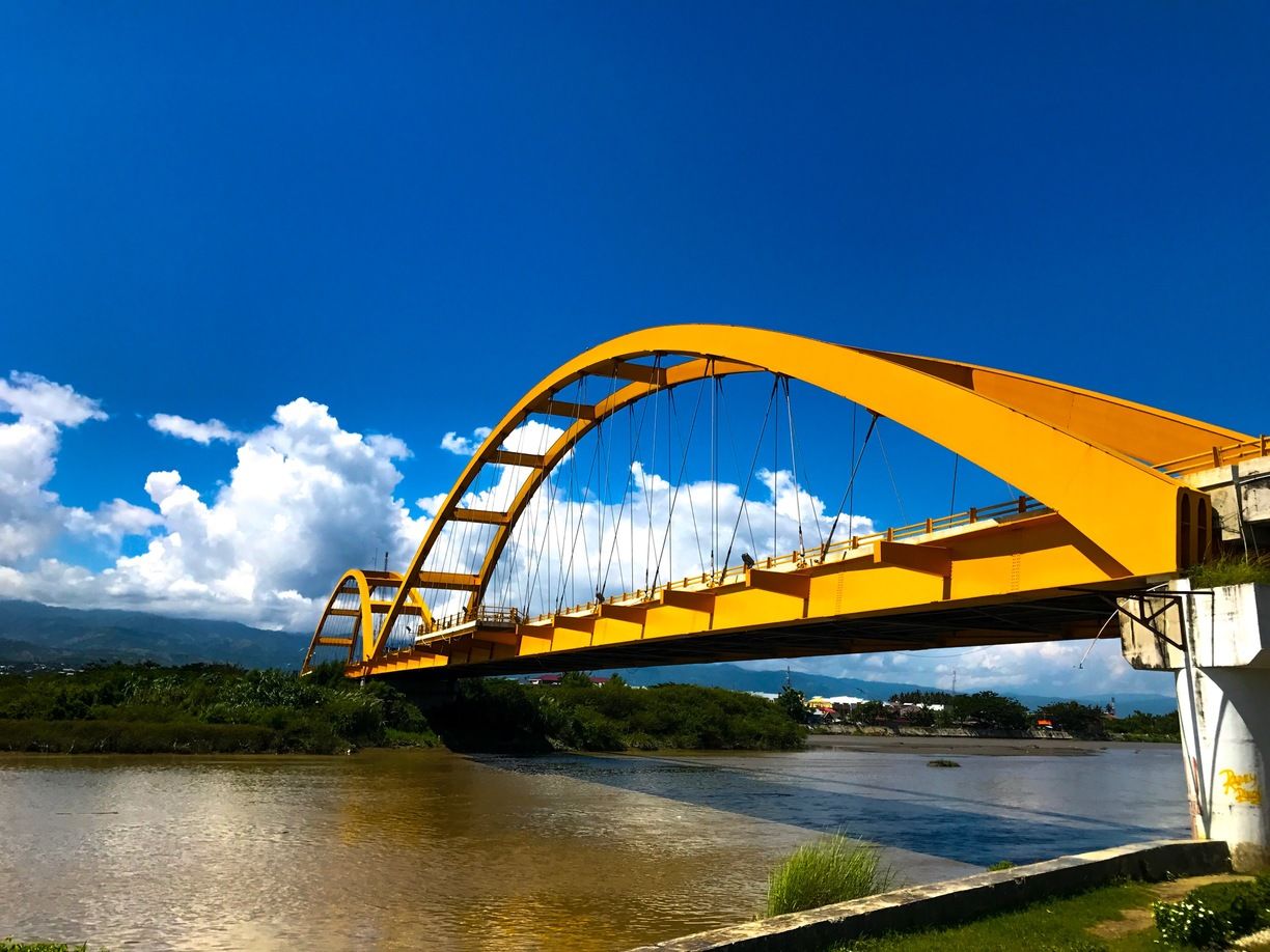 Желтый мост из зеленого в белое. Храповицкий мост мосты через мойку. Мост сент джонс. Желтый мост из зеленого в белое. Мосты цвета.