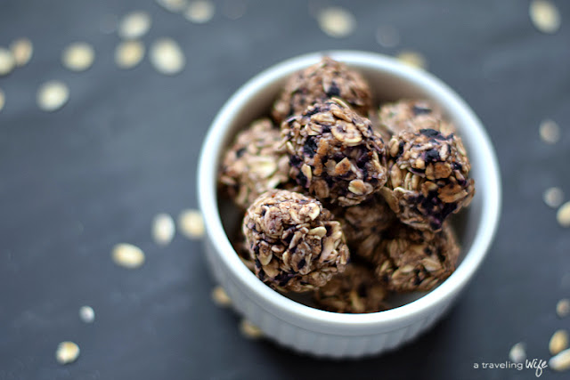 Blueberry Banana Cake Balls Safe For Dogs | www.atravelingwife.com