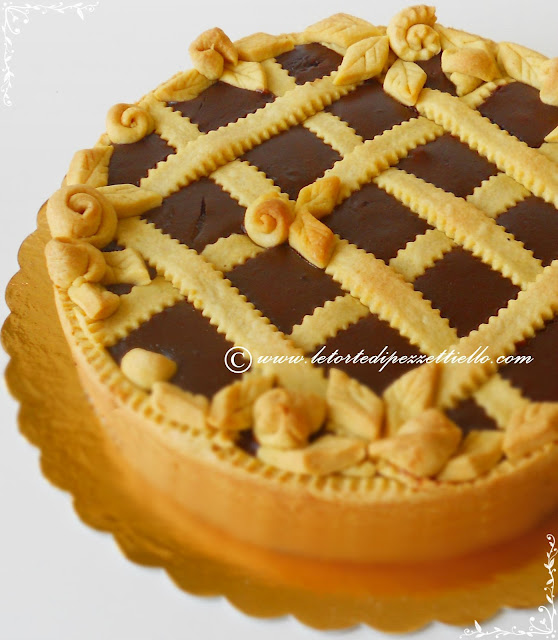 Crostata golosa al cioccolato fondente e amarene