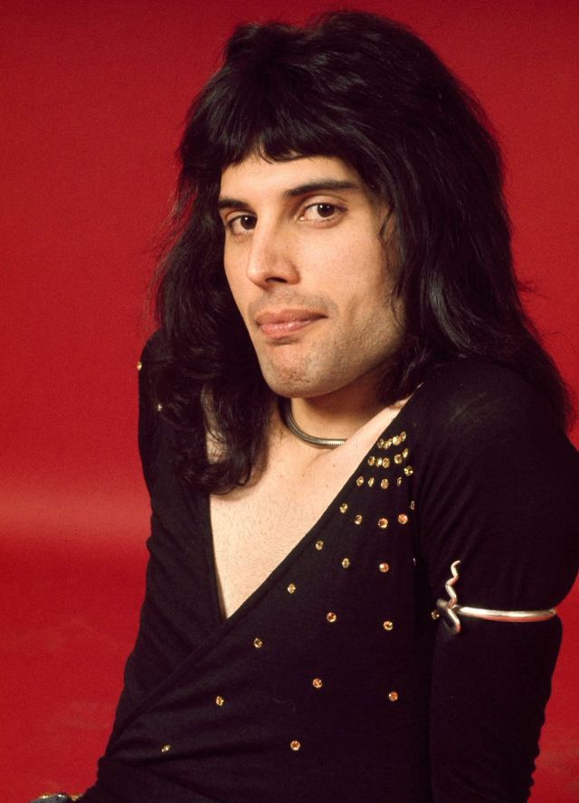 40 Fabulous Vintage Photographs of a Young Freddie Mercury in the 1970s