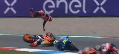 Por qué cayó Marc Márquez peligrosamente Assen 25-6-21 marc marquez volando por encima de su moto