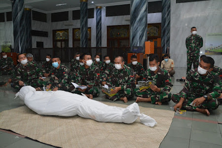   Bintal Kostrad Gelar Latihan Pemulasaraan  Jenazah