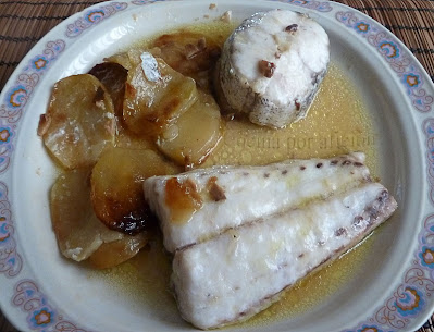 merluza al horno con sus patatas