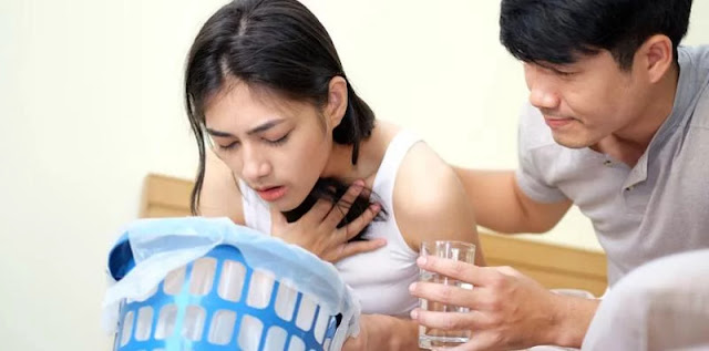 Gejala Muntah dan Mual Saat Hamil Wajar Kah