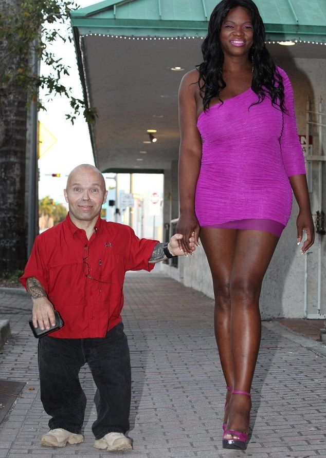 32 Beautiful Tallest Women in The World - Mind Blowing Pictures