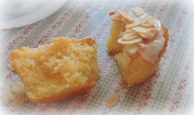 Lemon Amaretto Cupcakes