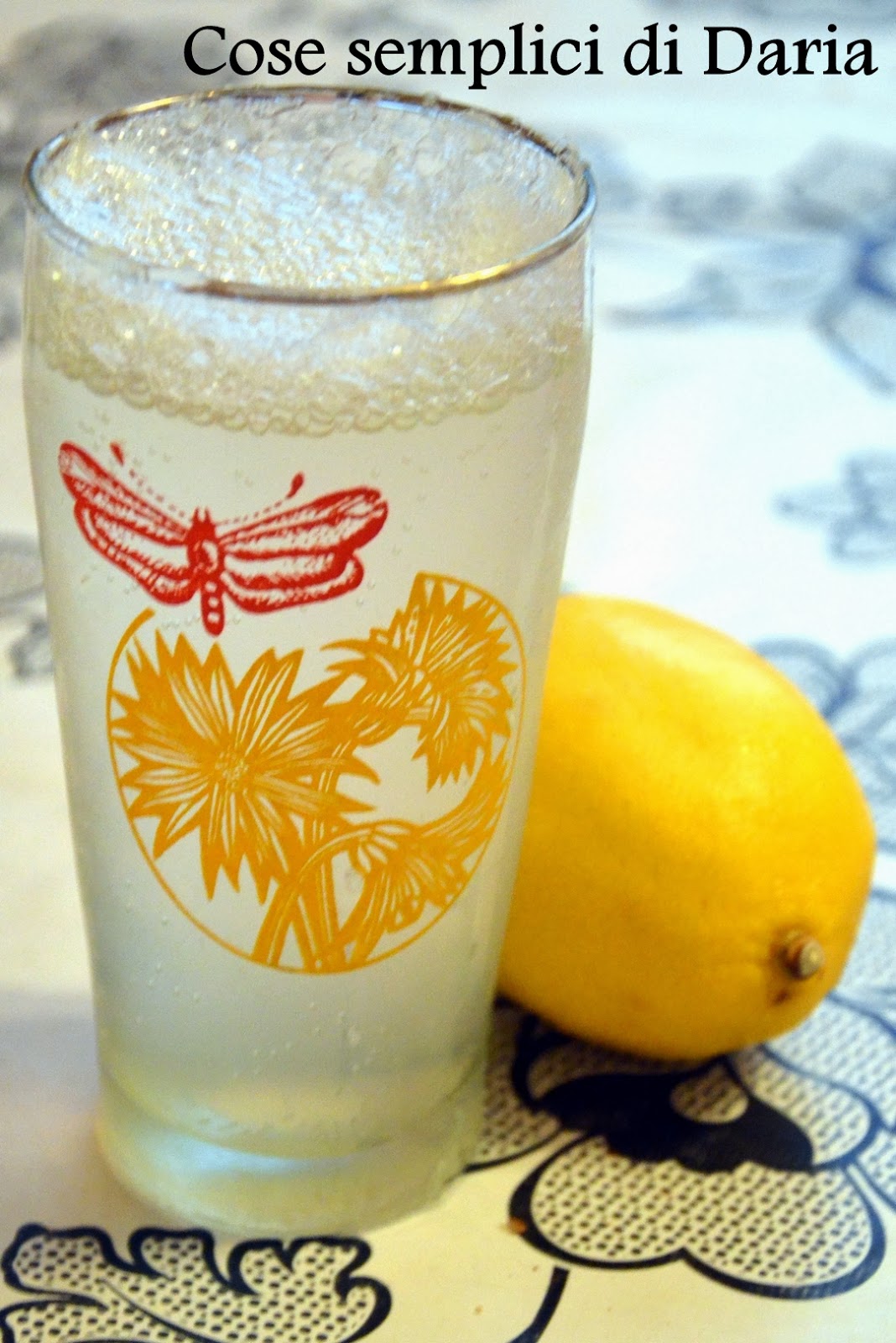 Сицилийский лимонад. Соленый лимонад. Лимонад из Сицилии. Напиток с солью. Вода с лимоном и солью