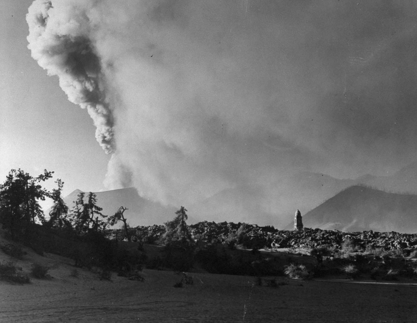 Paricutin volcano eruption photographs