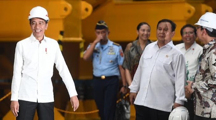 Prabowo Bela Jokowi, Publik Ribut: Kami Tenggelam, Bapak Naik Kapal