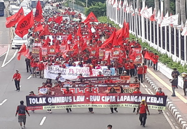 Demo Buruh Tolak UU Omnibus Law Serentak di Kota Besar Indonesia